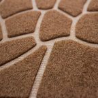 Tapete Half Moon beige 40x60 cm con textura suave y diseño contemporáneo ideal para baño en espacios modernos