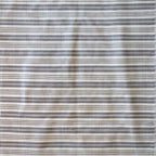 Tapete Bazhars Capri 811 líneas con textura suave y diseño contemporáneo ideal para sala o recámara en espacios modernos