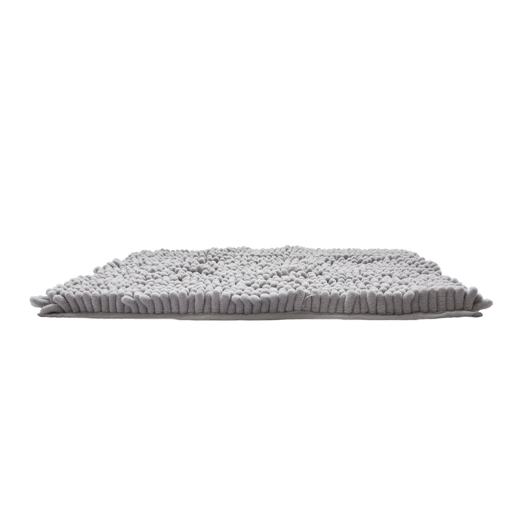 Tapete de baño Shaggy Coral gris 40x60 cm con textura suave y diseño contemporáneo ideal para baño en espacios modernos