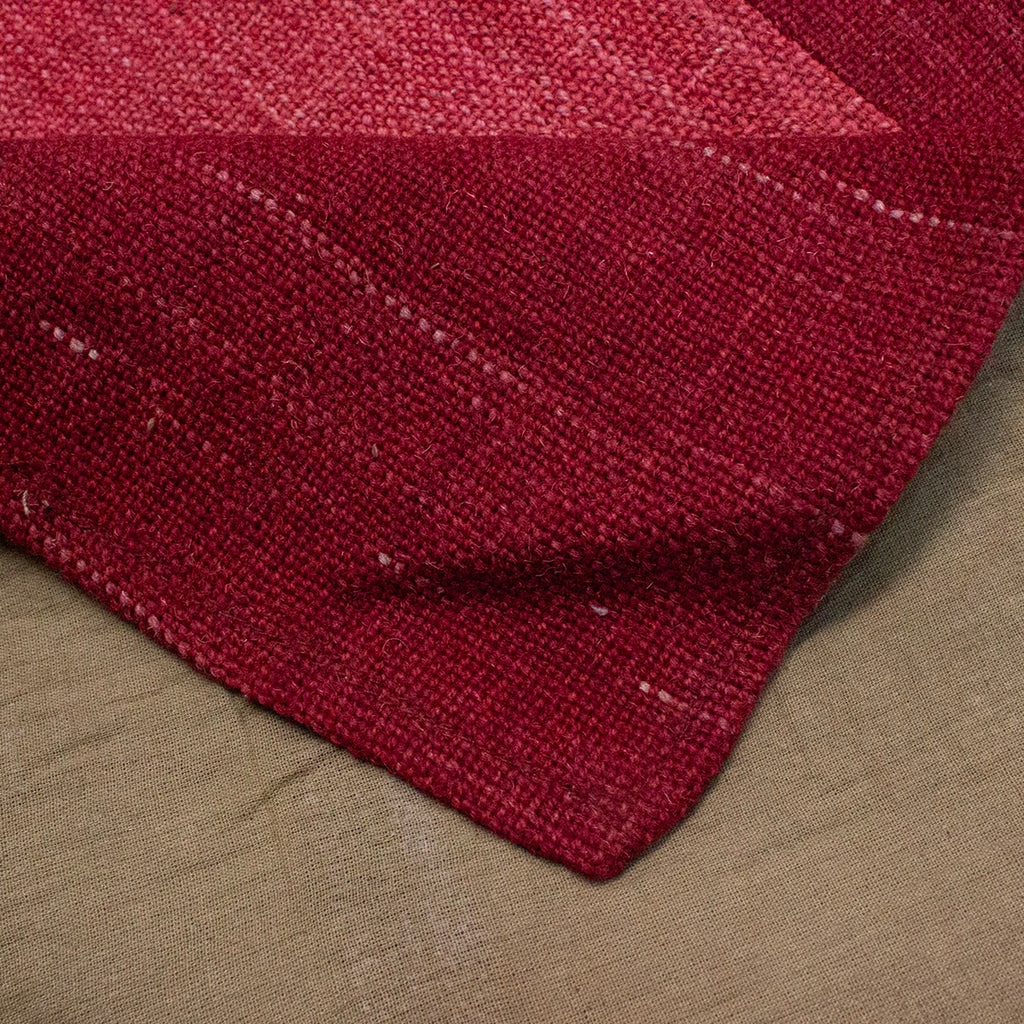 Tapete Dhurrie patchwork 70x300 cm con textura natural y diseño contemporáneo ideal para sala o recámara en espacios modernos