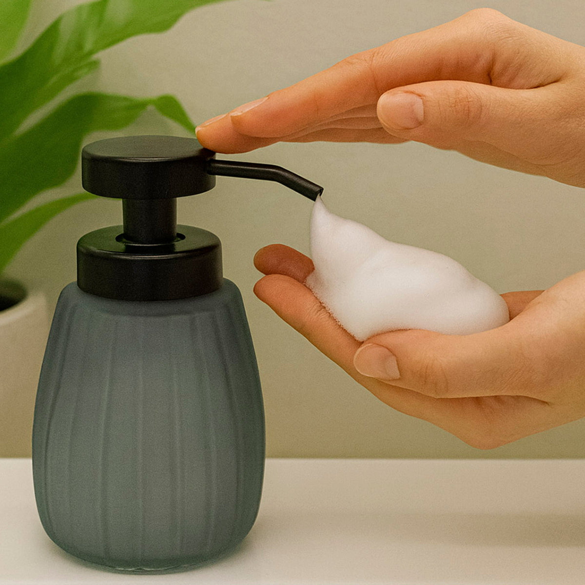 Conjunto Dispensador de Espuma Foam Plus + Vaso Foam Color Musgo