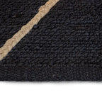 Tapete Yute Hessian black con textura natural y diseño contemporáneo ideal para sala o recámara en espacios modernos