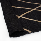 Tapete Yute Hessian black con textura natural y diseño contemporáneo ideal para sala o recámara en espacios modernos
