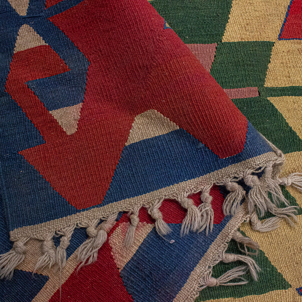 Tapete Kilim turco pieza única 185x200 cm con textura natural y diseño contemporáneo ideal para sala o recámara en espacios modernos