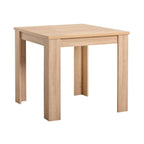 Mesa comedor Nis roble con acabado natural y diseño moderno que aporta calidez y funcionalidad al espacio de comedor