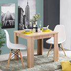 Mesa comedor Nis roble con acabado natural y diseño moderno que aporta calidez y funcionalidad al espacio de comedor