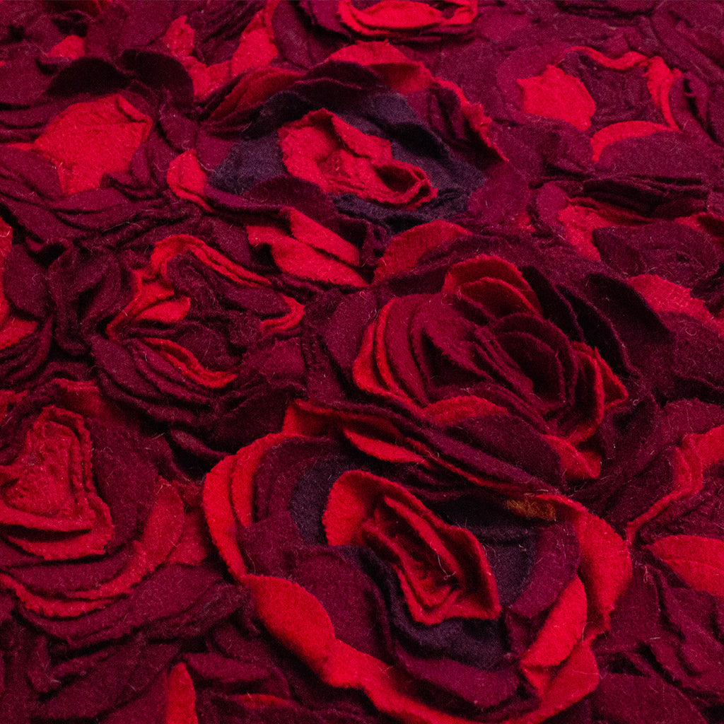 Tapete Bazhars Roses red 200x300 cm con textura suave y diseño contemporáneo ideal para sala o recámara en espacios modernos