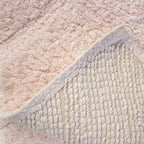 Tapete de baño Cotton 2 piezas rosa claro con textura suave y diseño contemporáneo ideal para baño en espacios modernos