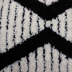 Tapete decorativo Shaggy Supreme Tribal negro, alfombra suave tipo shaggy con diseño tribal ideal para sala o recámara