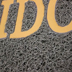 Tapete de entrada Confort Mat 45x75 cm, felpudo resistente y antiderrapante en colores rojo, gris, negro y café ideal para puerta principal o exterior