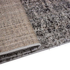 Tapete Aspen Grey con textura suave y diseño contemporáneo ideal para sala o recámara en espacios modernos