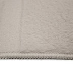 Tapete Canada beige 60x110 cm con textura suave y diseño contemporáneo ideal para recámara o pie de cama en espacios modernos