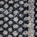 Tapete Platinum Tribal gris pieza única 200x290 cm con textura suave y diseño contemporáneo ideal para sala o recámara en espacios modernos