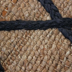 Tapete Yute Hessian Lines black con textura natural y diseño contemporáneo ideal para sala o recámara en espacios modernos