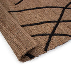 Tapete Yute Hessian Lines black con textura natural y diseño contemporáneo ideal para sala o recámara en espacios modernos