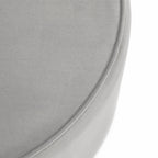 Taburete Portofino terciopelo plata para sala o recámara, diseño moderno con acabado elegante y estilo contemporáneo