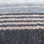 Tapete Bazhars Primavera gris con textura suave y diseño contemporáneo ideal para sala o recámara en espacios modernos