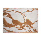 Tapete Marble Bath Mat café 40x60 cm con textura suave y diseño contemporáneo ideal para baño en espacios modernos