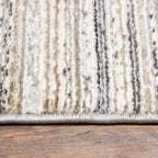 Tapete Asterya líneas gris con patrón lineal y tonalidad neutra que complementa espacios contemporáneos con estilo