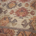 Tapete Bazhars Kilim Gokhan 117 terra pieza única 140x200 cm con estilo artesanal y tonos cálidos que brindan carácter y autenticidad al espacio