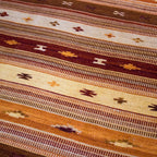 Tapete Bazhars Killim Laksmi Diamond piezas únicas y exclusivas con textura natural y diseño contemporáneo ideal para sala o recámara en espacios modernos
