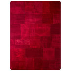 Tapete Bazhars Wool patchwork diseño rojo 140x200 cm con textura suave y diseño contemporáneo ideal para sala o recámara en espacios modernos