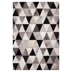 Tapete decorativo Bazhars de piel Carrara 24 triángulo, alfombra de piel con diseño geométrico moderno ideal para sala o recámara