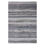 Tapete Century 30501 líneas gris con textura suave y diseño contemporáneo ideal para sala o recámara en espacios modernos