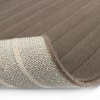 Tapete Echo 700 dark grey con diseño sobrio y versátil que se adapta fácilmente a espacios modernos, aportando equilibrio y sofisticación