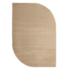 Tapete Echo 700 taupe con textura suave y diseño contemporáneo ideal para sala o recámara en espacios modernos