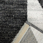 Tapete Flow geométrico amarillo con patrón dinámico y tono vibrante que añade energía y personalidad al ambiente