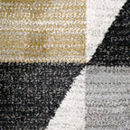 Tapete Flow geométrico amarillo con patrón dinámico y tono vibrante que añade energía y personalidad al ambiente