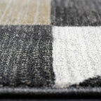 Tapete Flow geométrico amarillo con patrón dinámico y tono vibrante que añade energía y personalidad al ambiente