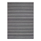 Tapete Kenya 3020 gris con textura suave y diseño contemporáneo ideal para sala o recámara en espacios modernos