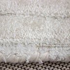 Tapete decorativo Lara crema, alfombra moderna de polipropileno con diseño elegante ideal para sala o recámara