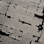 Tapete Midnight rayas con textura suave y diseño contemporáneo ideal para sala o recámara en espacios modernos