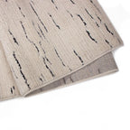 Tapete Midnight puntos con textura suave y diseño contemporáneo ideal para sala o recámara en espacios modernos