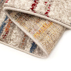Tapete Oasis L 841 líneas 80x150 cm con textura suave y diseño contemporáneo ideal para recámara o pie de cama en espacios modernos