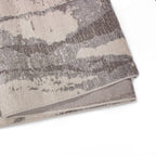 Tapete Sage branch con textura suave y diseño contemporáneo ideal para sala o recámara en espacios modernos