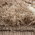 Tapete Shaggy Blendy beige 80x150 cm con textura suave y diseño contemporáneo ideal para recámara o pie de cama en espacios modernos