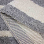 Tapete Shaggy Supreme gris con fibras largas y textura esponjosa que brinda confort y calidez en espacios interiores