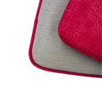 Tapete baño Memory Coat fucsia 45x75 cm con textura suave y diseño contemporáneo ideal para baño en espacios modernos