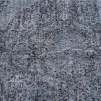 Tapete Antique turco gris con textura suave y diseño contemporáneo ideal para sala o recámara en espacios modernos