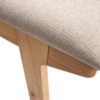 Banca Oviedo asiento beige con diseño moderno y acabado elegante ideal para sala o recámara en espacios contemporáneos