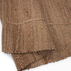 Tapete Yute Cassava Loose con textura natural y diseño contemporáneo ideal para sala o recámara en espacios modernos