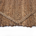 Tapete Yute Cassava Cross con textura natural y diseño contemporáneo ideal para sala o recámara en espacios modernos