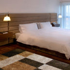 Tapete Living beige cuadros 160x225 cm con patrón geométrico sutil y textura suave que brinda equilibrio y calidez a espacios interiores