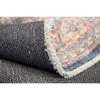 Tapete Paris 9054 medallón azul con estilo clásico reinterpretado que añade elegancia y carácter a salas o recámaras
