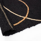 Tapete Yute Trace black con textura natural y diseño contemporáneo ideal para sala o recámara en espacios modernos