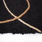 Tapete Yute Trace black con textura natural y diseño contemporáneo ideal para sala o recámara en espacios modernos